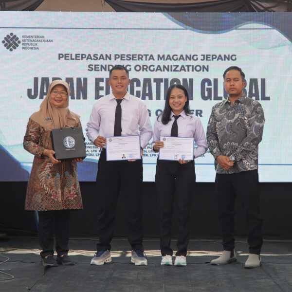 Simbolis Pelepasan Siswa Magang ke Jepang